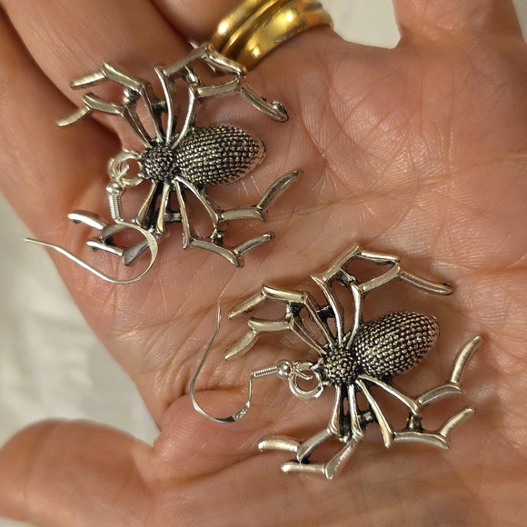SPIDER Earrings POSHER Favorite - Picture 5 of 5
